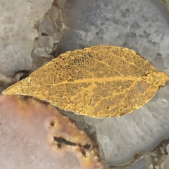 ❌SOLD❌ Gold leaf pendant - Picture 2 of 4